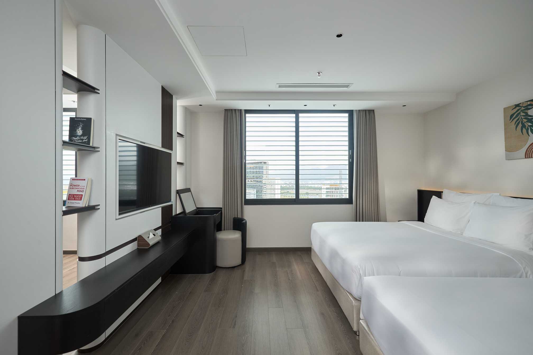 EXECUTIVE SUITE