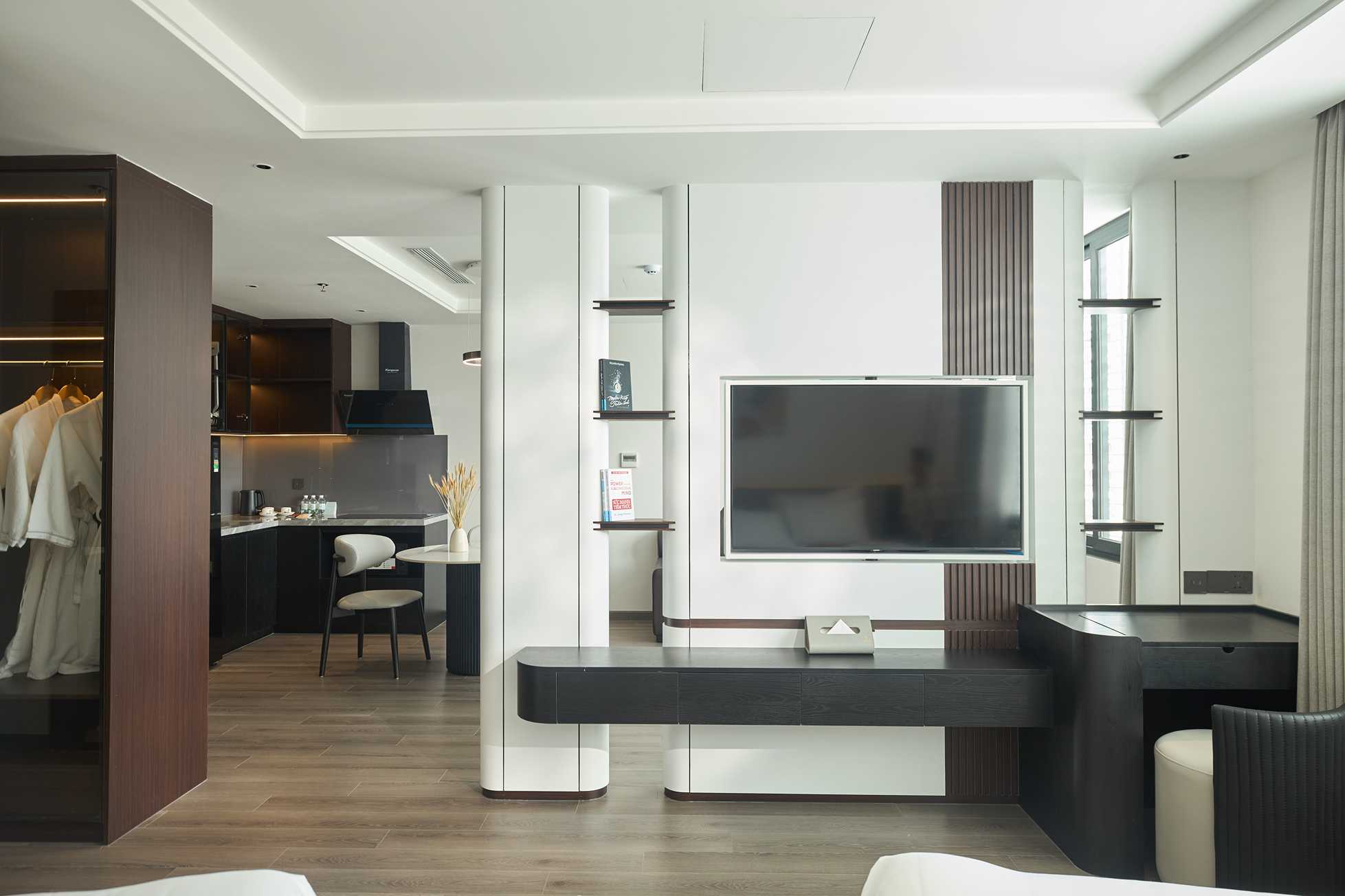EXECUTIVE SUITE