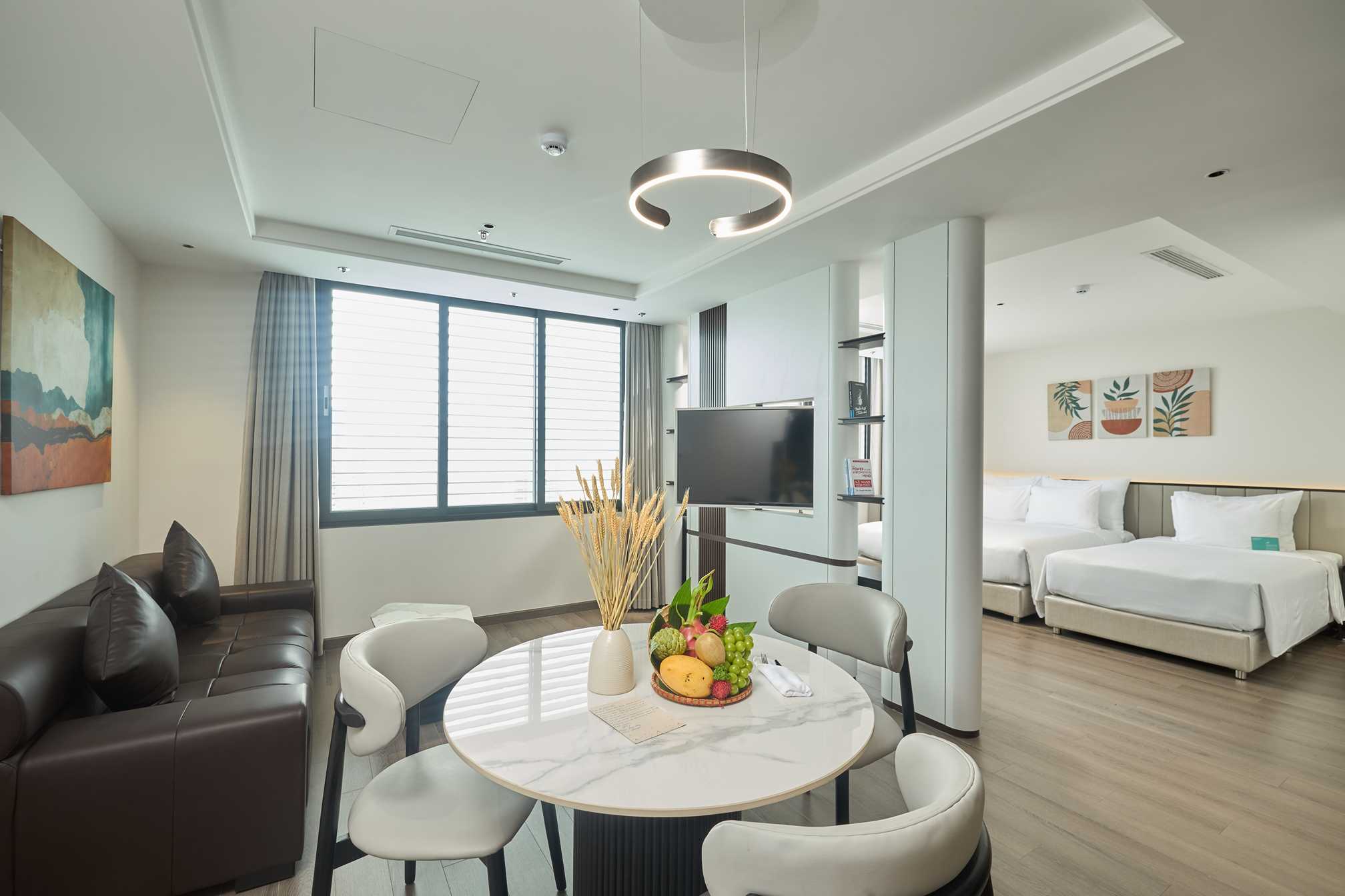 EXECUTIVE SUITE