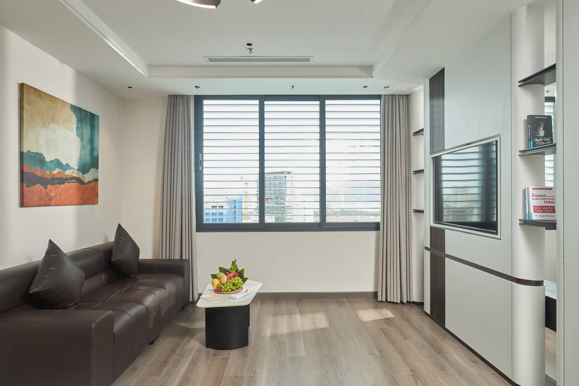 EXECUTIVE SUITE